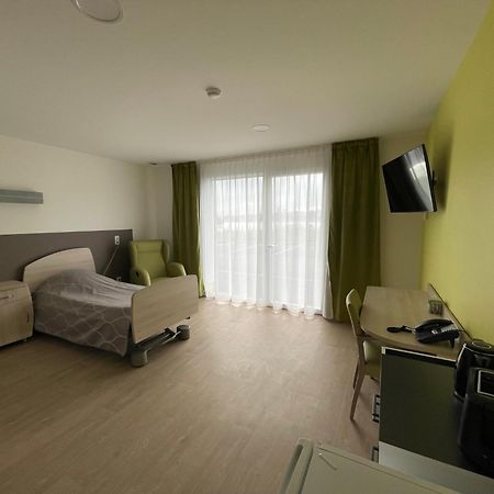 Relais Les Rives Du Lac Coulonges-sur-Sarthe Bagian luar foto
