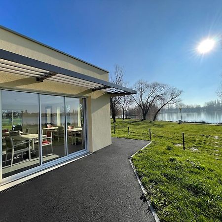 Relais Les Rives Du Lac Coulonges-sur-Sarthe Bagian luar foto