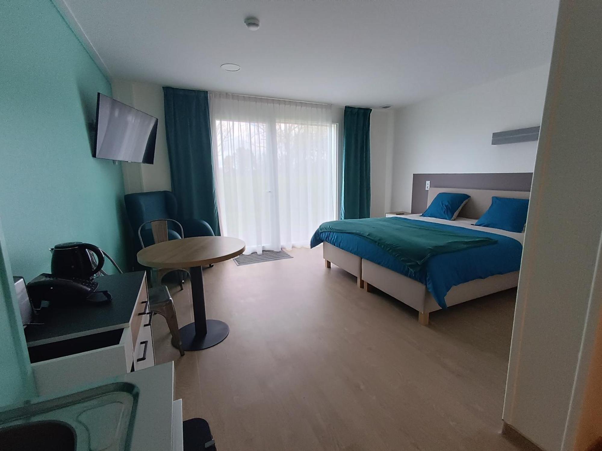 Relais Les Rives Du Lac Coulonges-sur-Sarthe Bagian luar foto