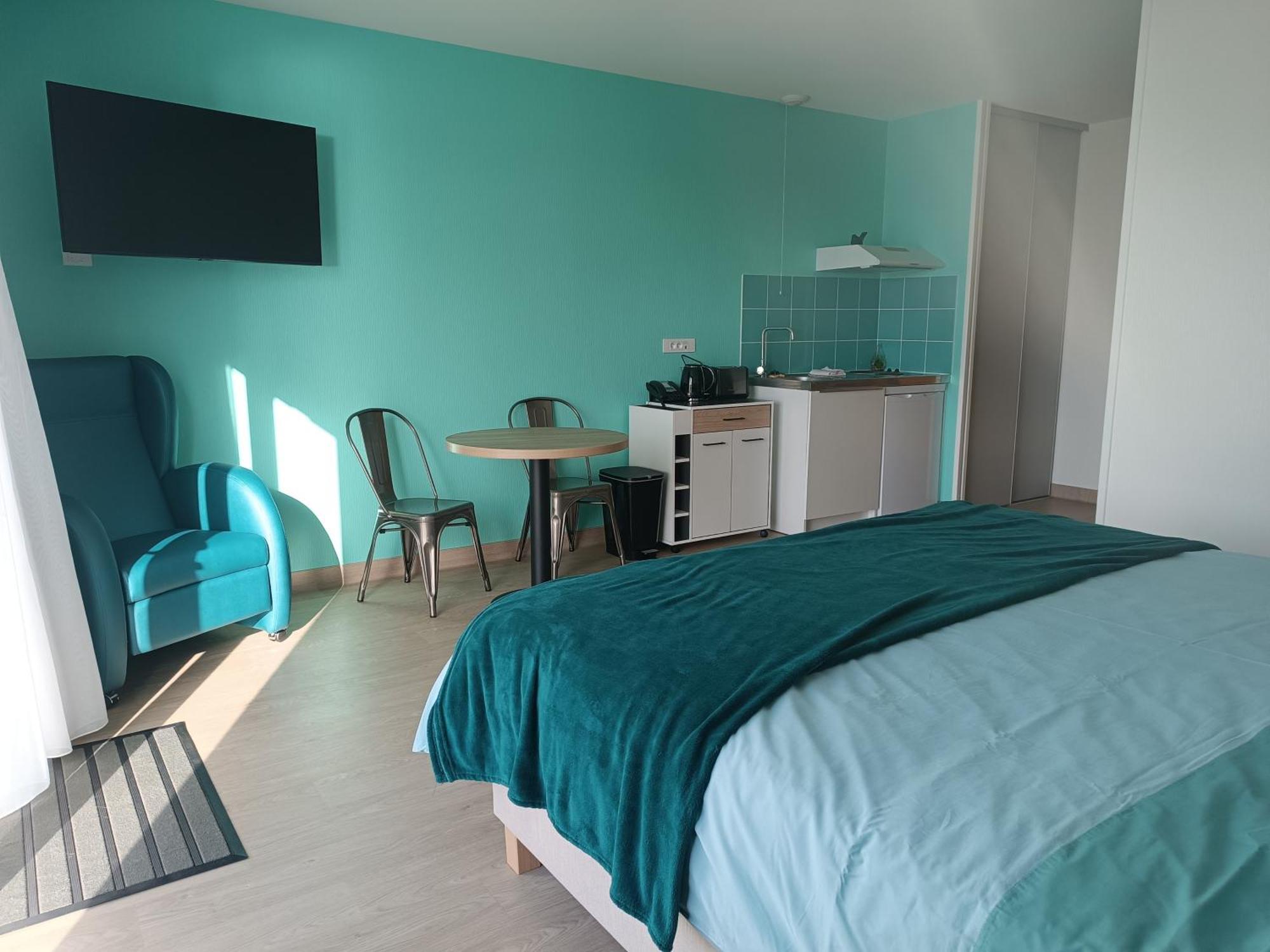 Relais Les Rives Du Lac Coulonges-sur-Sarthe Bagian luar foto