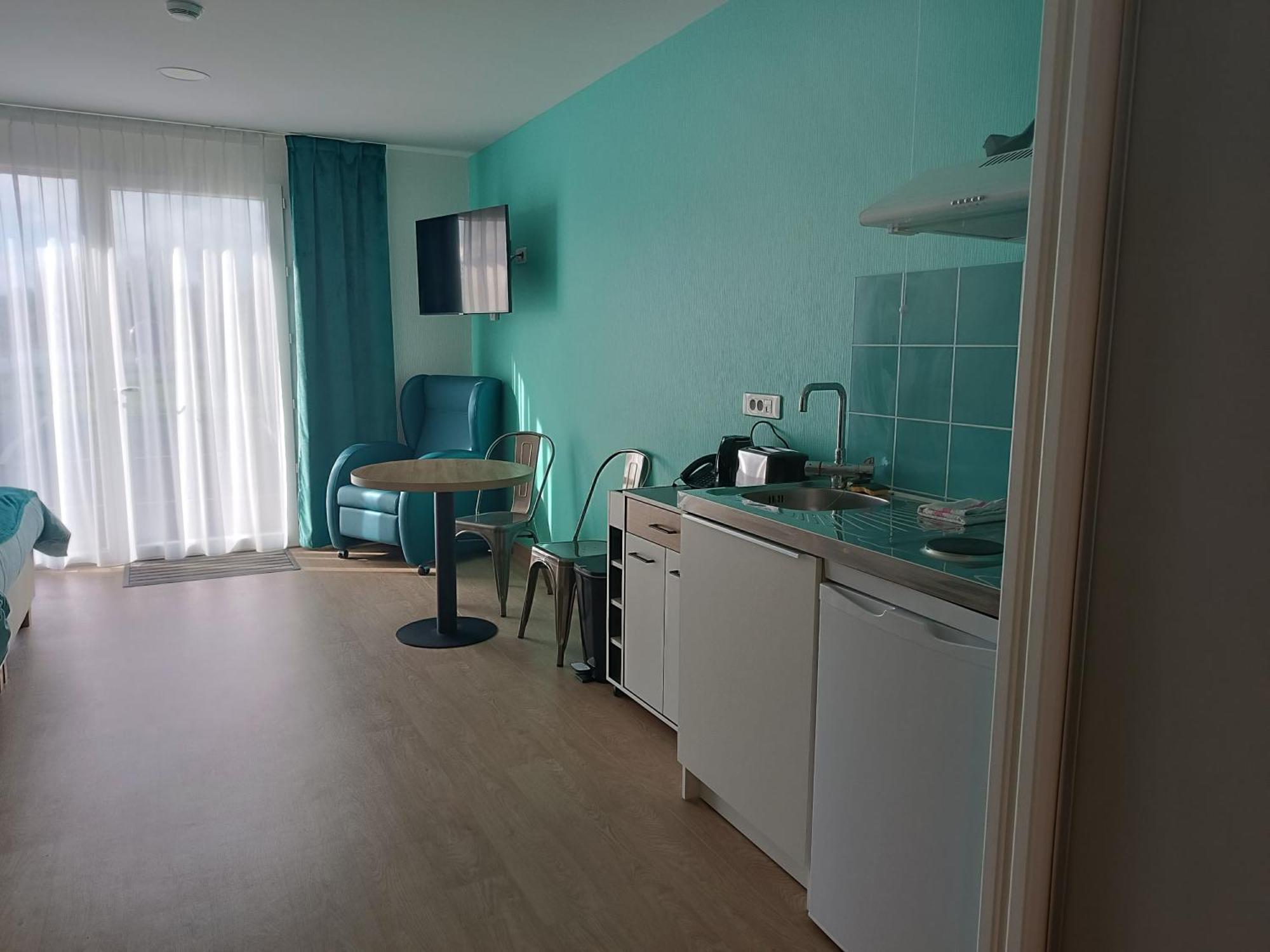 Relais Les Rives Du Lac Coulonges-sur-Sarthe Bagian luar foto