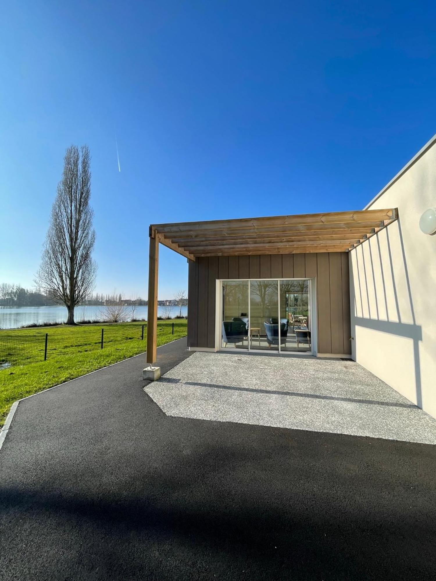 Relais Les Rives Du Lac Coulonges-sur-Sarthe Bagian luar foto