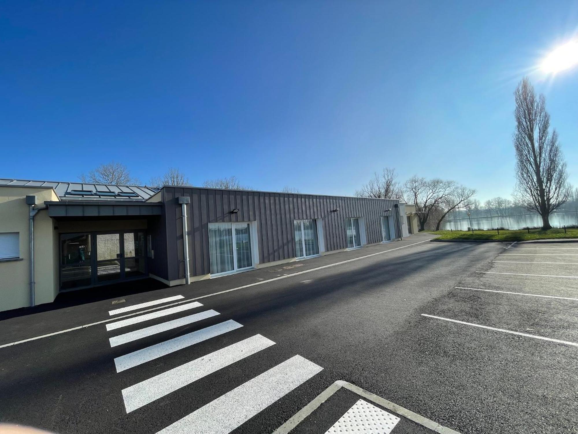 Relais Les Rives Du Lac Coulonges-sur-Sarthe Bagian luar foto